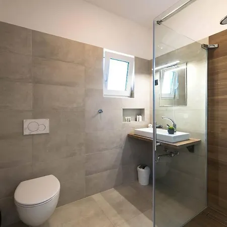 La With Stalactite Cave And Pool Bar *