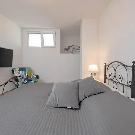 La With Stalactite Cave And Pool Bar Pula