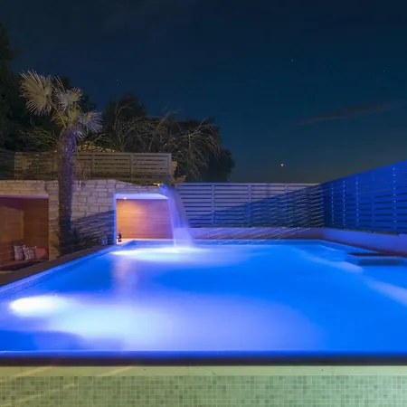 Villa La With Stalactite Cave And Pool Bar Pula