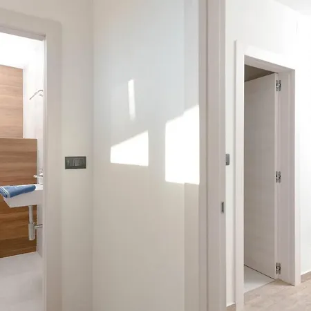 La With Stalactite Cave And Pool Bar