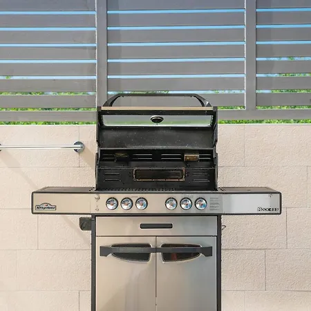 Vila La With Stalactite Cave And Pool Bar