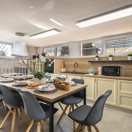 Vila La With Stalactite Cave And Pool Bar Pula