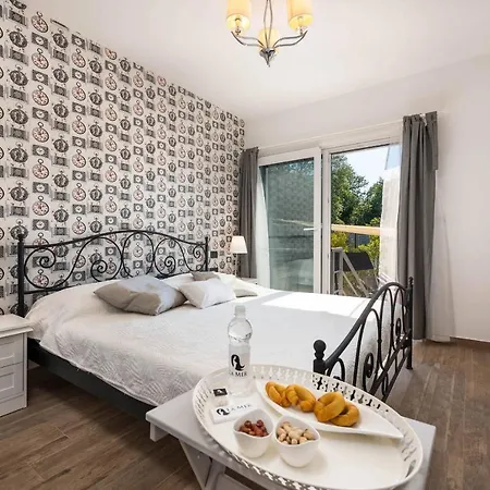 La With Stalactite Cave And Pool Bar Villa Pula