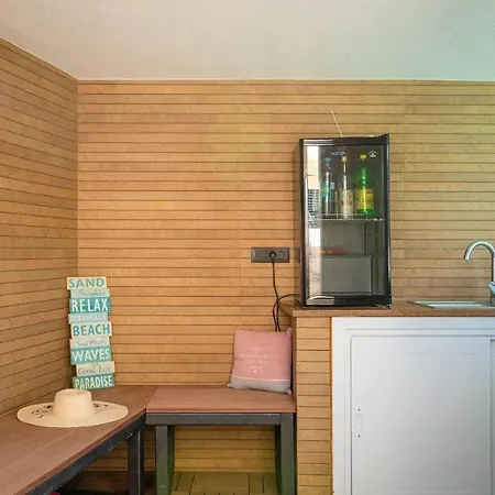 La With Stalactite Cave And Pool Bar