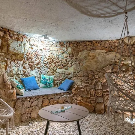 La With Stalactite Cave And Pool Bar Pula