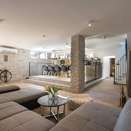 La With Stalactite Cave And Pool Bar * Pula