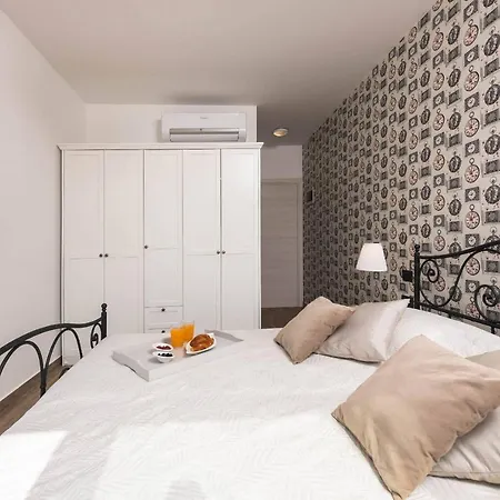 La With Stalactite Cave And Pool Bar Vila *