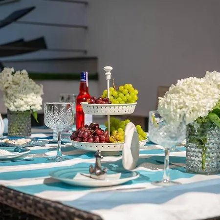 Vila La With Stalactite Cave And Pool Bar