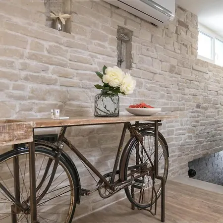 Vila La With Stalactite Cave And Pool Bar