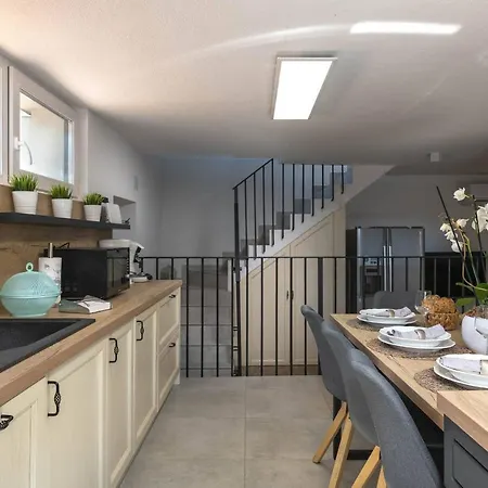 La With Stalactite Cave And Pool Bar Pula