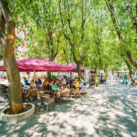 La With Stalactite Cave And Pool Bar Vila Pula