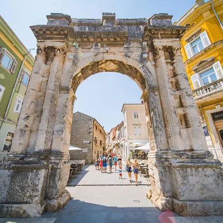 La With Stalactite Cave And Pool Bar Vila