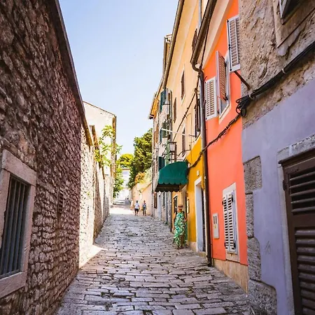 Vila La With Stalactite Cave And Pool Bar
