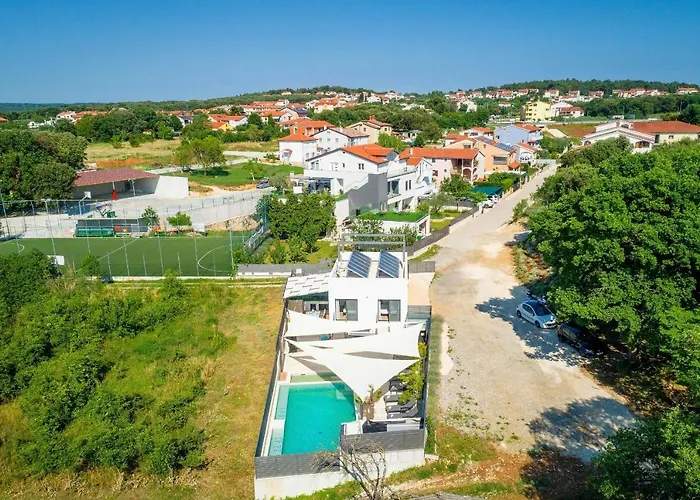Villa La With Stalactite Cave And Pool Bar