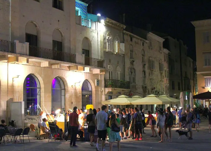 La With Stalactite Cave And Pool Bar * Pula